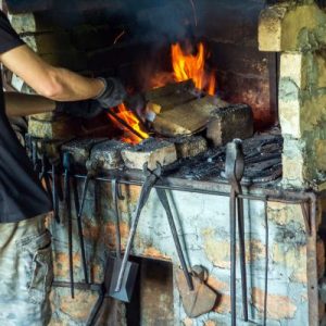 اهمیت کفش عایق حرارت در محیط کار