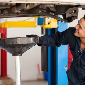 راهنمای جامع انتخاب لباس کار برای محیط‌ های روغنی