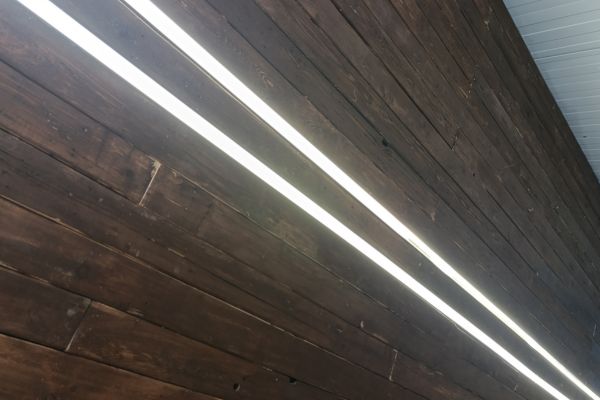 آموزش اجرای سقف چوبی و لامپ