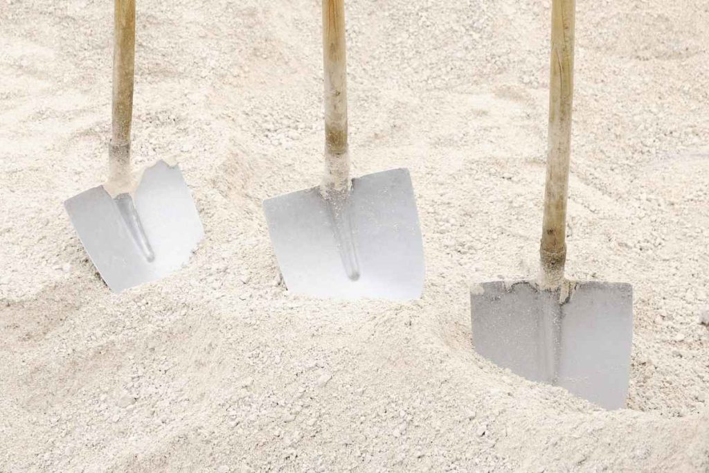 اهمیت انتخاب درست بیل و دسته برای کار ساختمانی