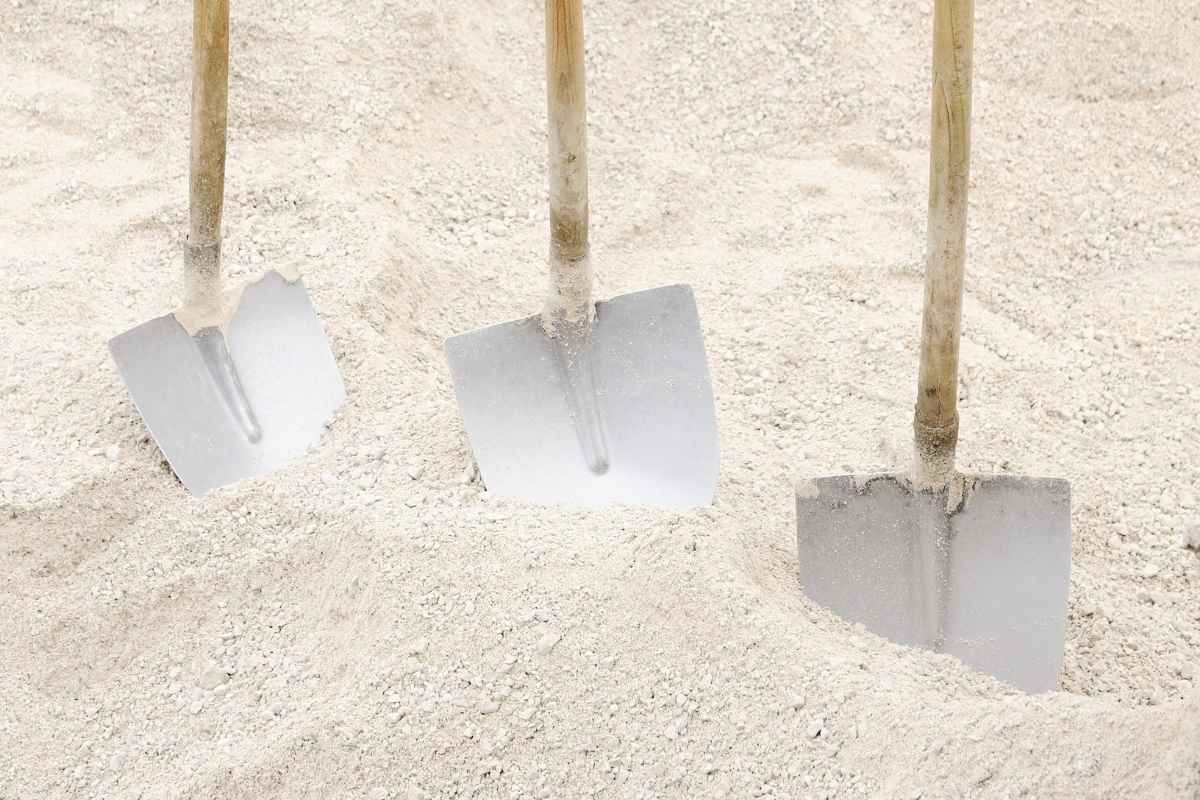 اهمیت انتخاب درست بیل و دسته برای کار ساختمانی