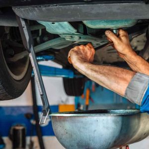 راهنمای جامع تعویض روغن ماشین؛ زمان، مراحل و نکات طلایی